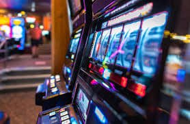 Người dùng Việt Nam trải nghiệm Game Slot tại 33win68 com trên điện thoại