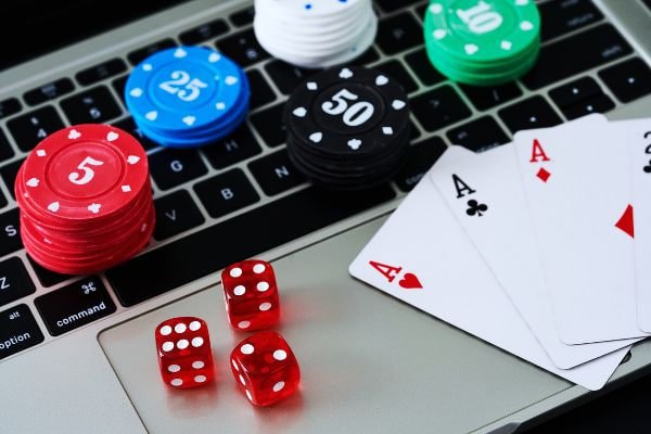 Bàn Live Casino phát trực tiếp tại 33win68 com với dealer chuyên nghiệp